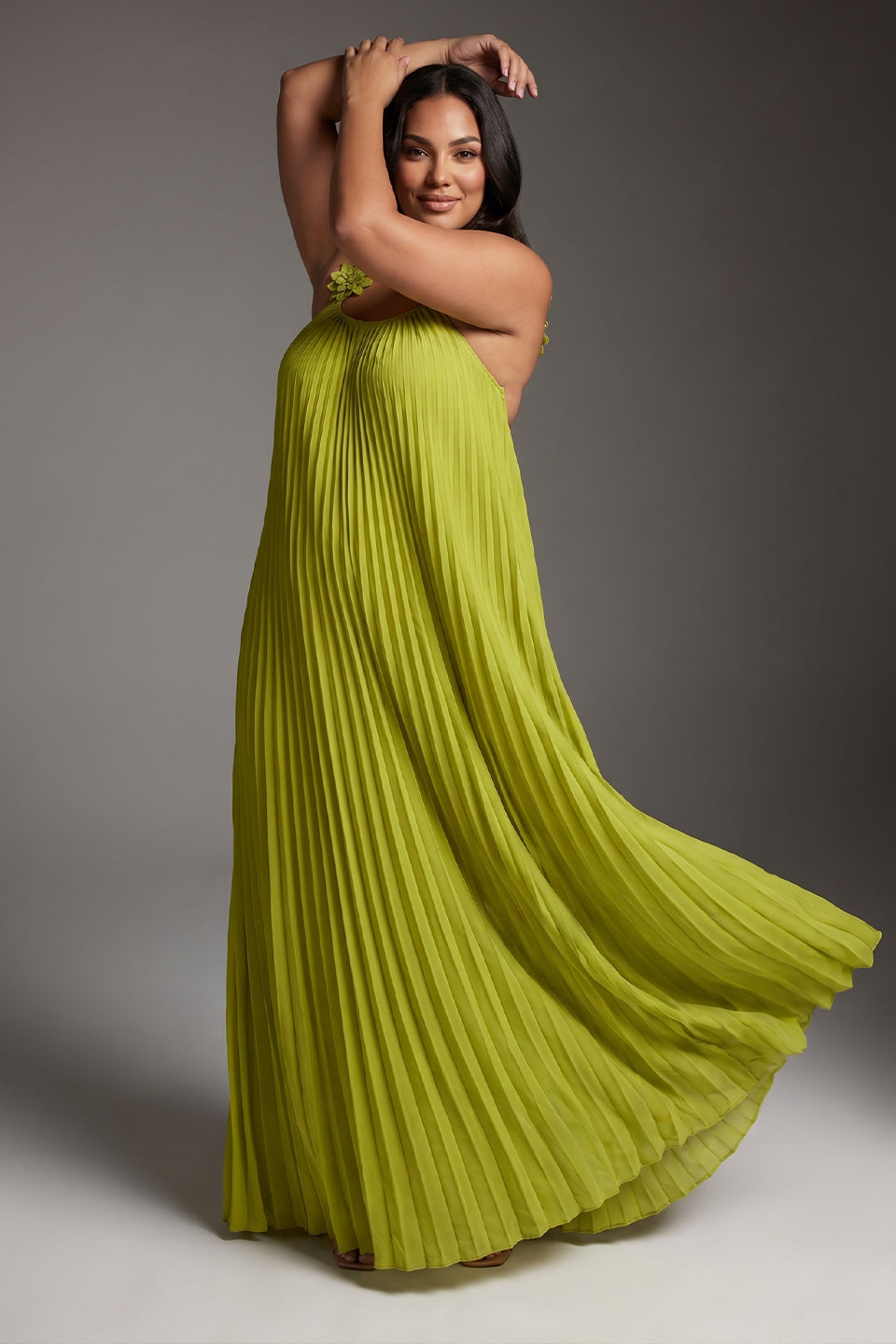 Curveins Plus Size Halter Neck Spaghetti Strap Floral Backless Pleated Maxi Dress