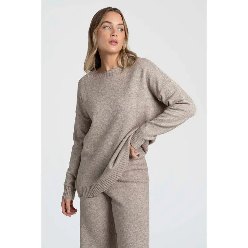 Two-piece knitwear set: long-sleeved T-shirt, crew neck, elastic waistband trousers, medium knit, comfortable and versatile, women's wear, suitable for everyday wear, especially for the changing seasons.