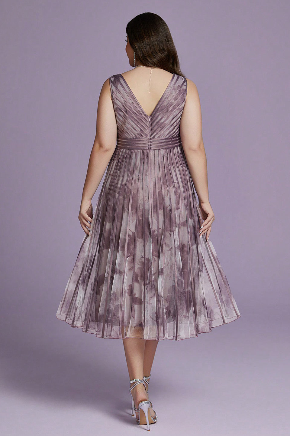 Curveins Plus Size V-Neck Sleeveless Midi Dress with Waist-Cinching Design