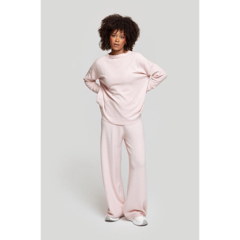 Two-piece knitwear set: long-sleeved T-shirt, crew neck, elastic waistband trousers, medium knit, comfortable and versatile, women's wear, suitable for everyday wear, especially for the changing seasons.