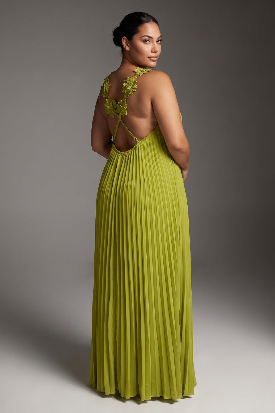Curveins Plus Size Halter Neck Spaghetti Strap Floral Backless Pleated Maxi Dress