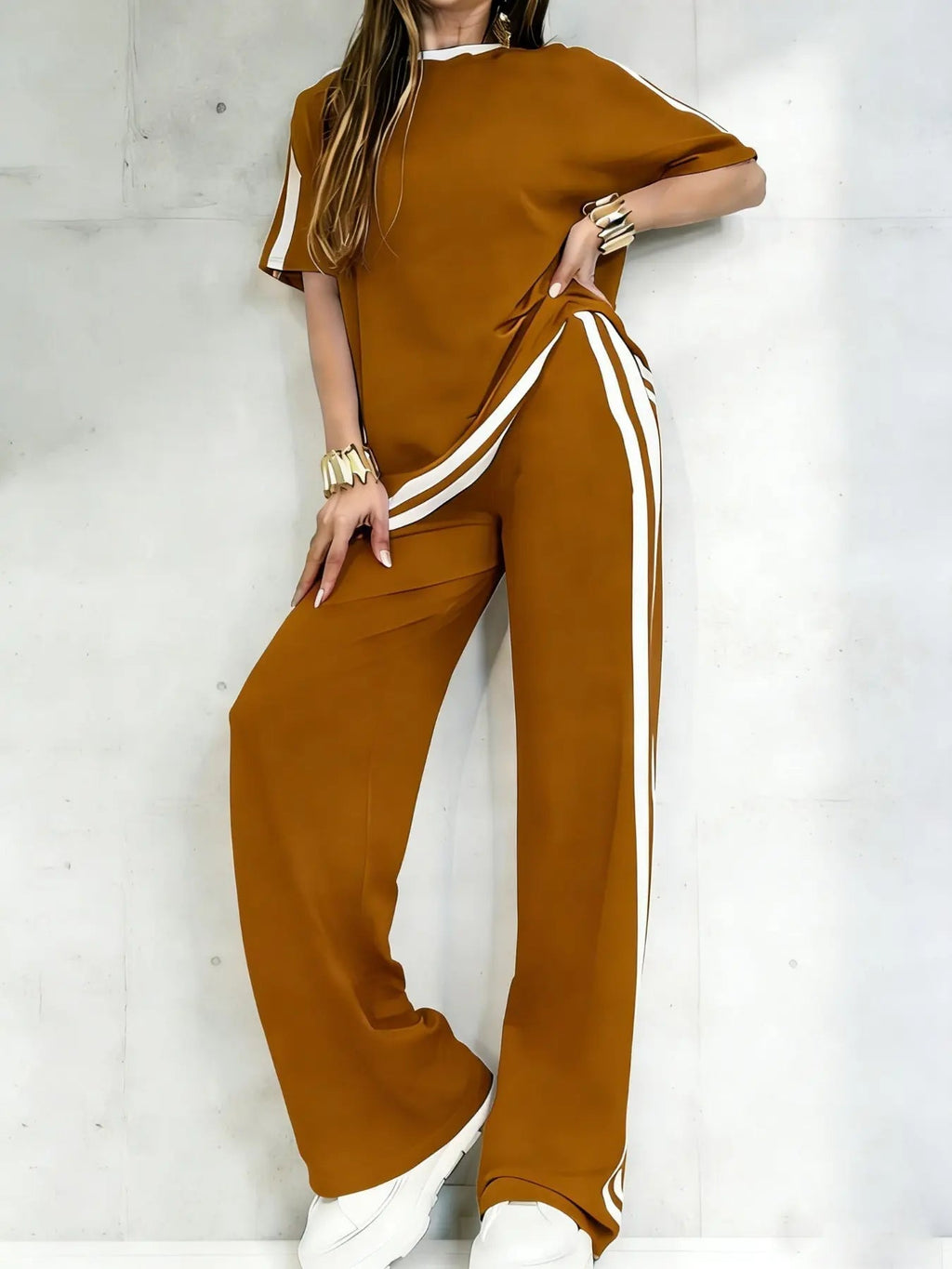 Women's Casual Athleisure Sportswear Set, Solid Color Round-Neck Short-Sleeve Split-Hem Top and Striped Long Pants, Spring/Summer Two-Piece Set