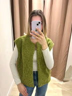Soft, sleeveless vest for a chic and comfortable look.