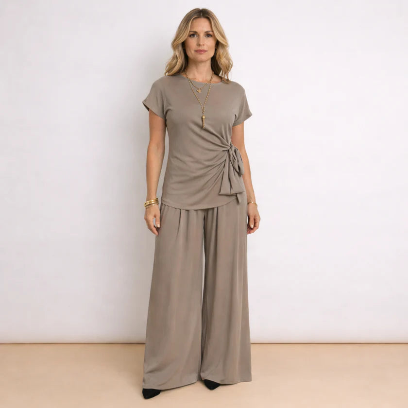 Completo Con Pantalone Fluido E Maglia Con Fiocco