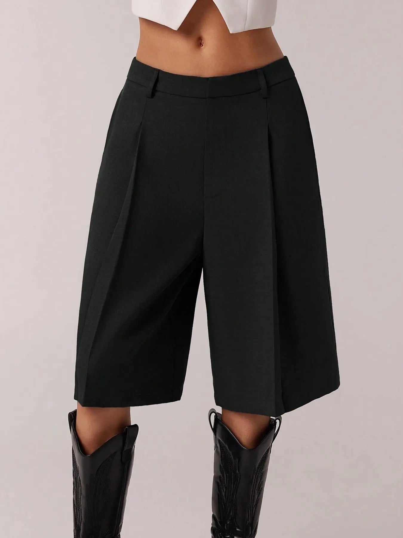 Women's Solid Color Simple Commuter Bermuda Shorts, All Seasons Business Casual Shorts, Stylish and Comfortable