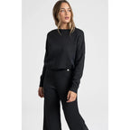 Two-piece knitwear set: long-sleeved T-shirt, crew neck, elastic waistband trousers, medium knit, comfortable and versatile, women's wear, suitable for everyday wear, especially for the changing seasons.