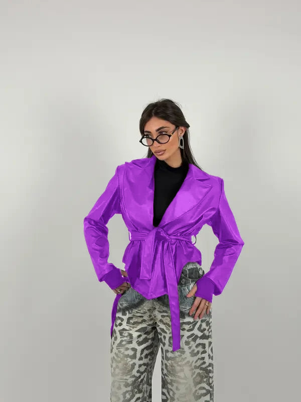 Jacket with belt at the waist