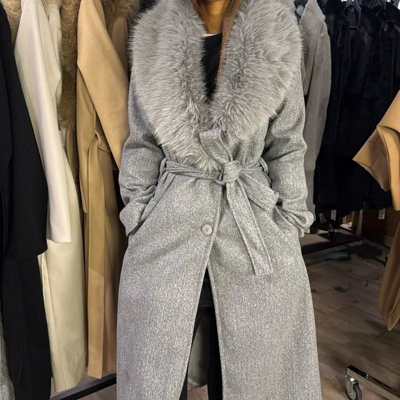 High-Quality Fur Collar Coat - Chic and Elegant,Designed for a Stylish and Comfortable Look.
