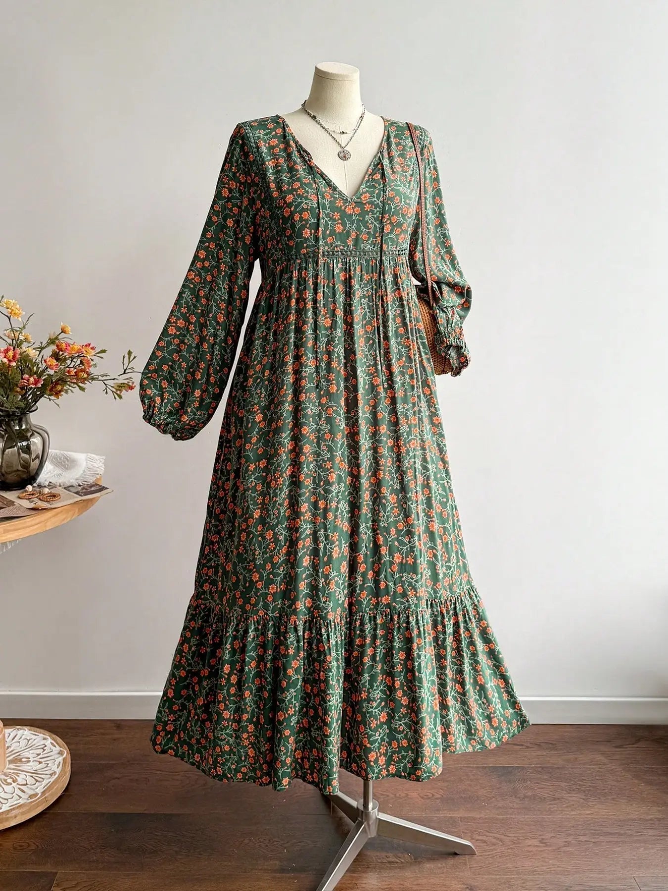 Plus Size Women's Floral Woven Dress, Fall Winter V Neck Tie Back Lace Trim Long Sleeve Maxi Dress, Casual Elegant Fashion
