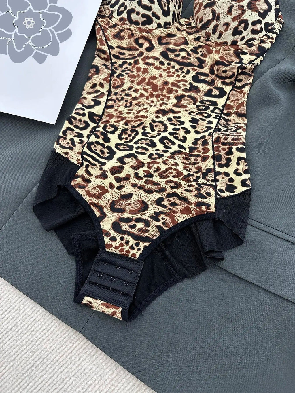 Stylish Leopard Print Cami Bra for All Seasons, Body Shaping Shapewear Bodysuit with Tight Fit, Casual Underwear for Layering and