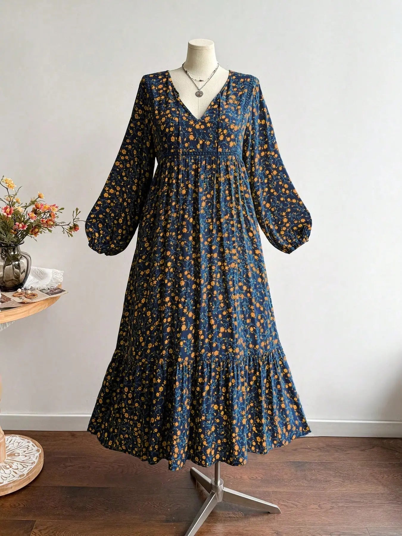 Plus Size Women's Floral Woven Dress, Fall Winter V Neck Tie Back Lace Trim Long Sleeve Maxi Dress, Casual Elegant Fashion